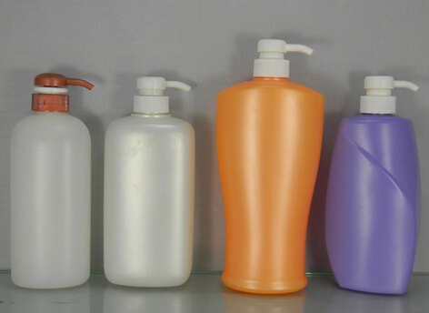 红酒PLC控制多用棒圆瓶贴标机。