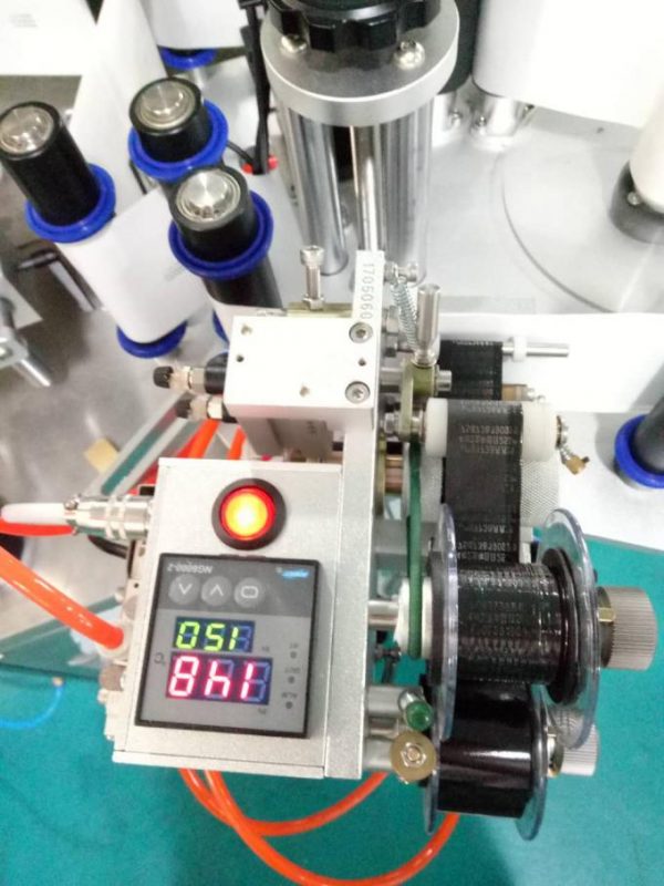 带有分页装置和编码机的标签自动Doubel侧面不干胶标签机