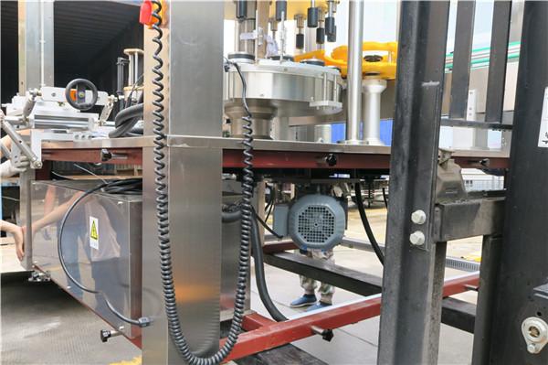 圆瓶旋转不干胶贴标机设备厚度≥30mm