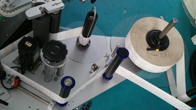 椭圆袋和瓶子标签不干胶贴标机，不干胶标签印刷机（带长输送带）