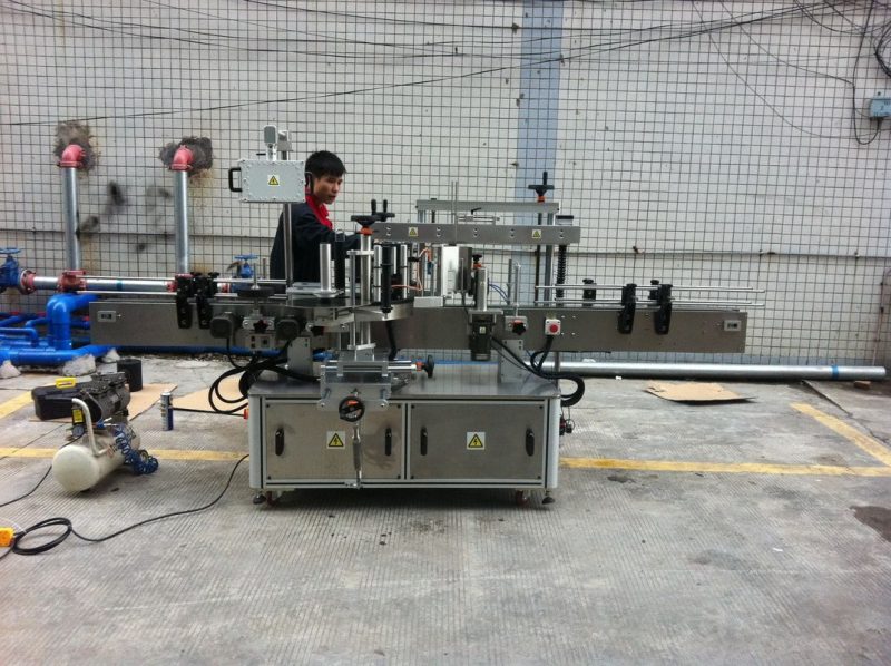 中国宠物瓶前后自动圆瓶贴标机供应商